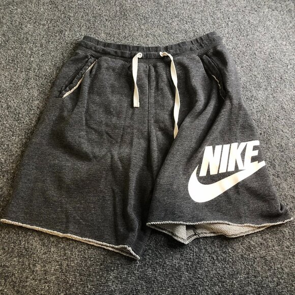 Nike Sweat Shorts Mens Small Gray Club Fleece Cotton Big Logo Swoosh - Picture 1 of 9